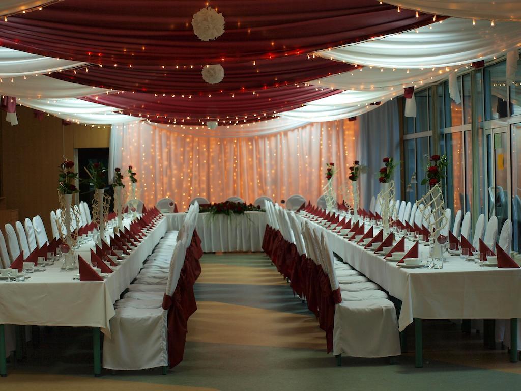 Hotel Mikorzyn Шлесін Екстер'єр фото